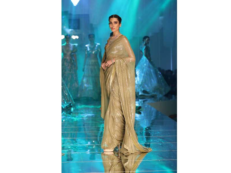 Katrina Kaif graces Lakme Fashion Week in Manish Malhotra's costume