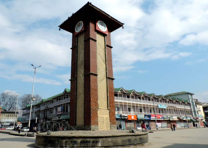 Business hub in Srinagar observes shut down