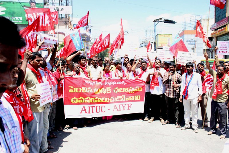 AITUC, AIYF activists protest against hike of traffic rules violation penalties