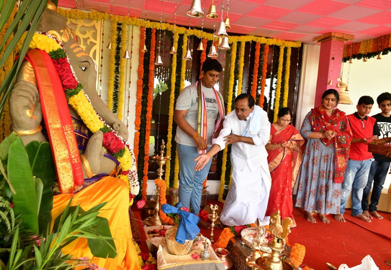 K Chandrasekhar Rao offers Ganesh Puja in Hyderabad