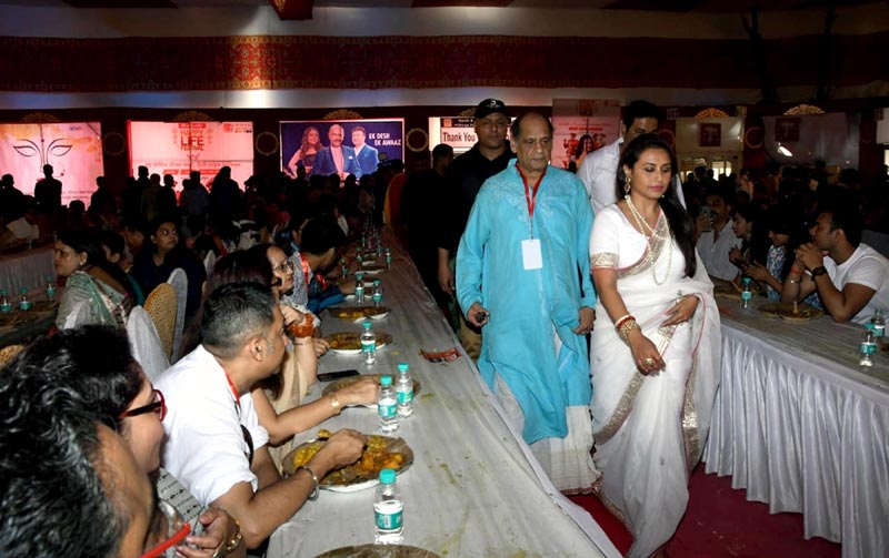 Actress Rani Mukerji visit NB Sarbojanin Durga Puja Pandal