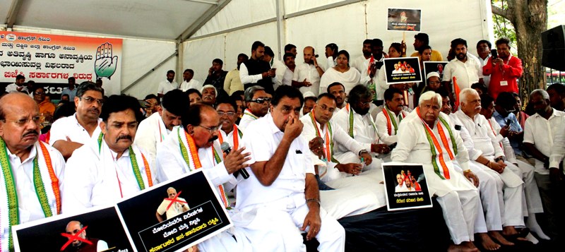 Karnataka Congress protests against BJP governments in Bengaluru