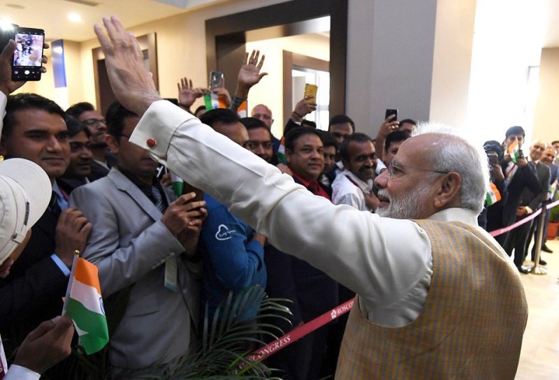 Indian community welcomes PM Modi in Russia