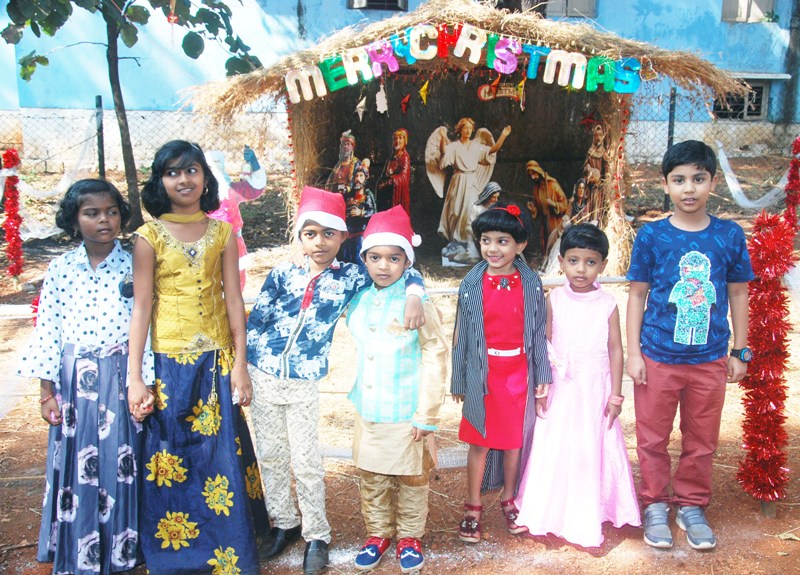 India soaks in Christmas festivities 