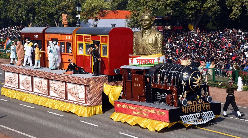 The tableau of CPWD passes through Rajpath on R-Day