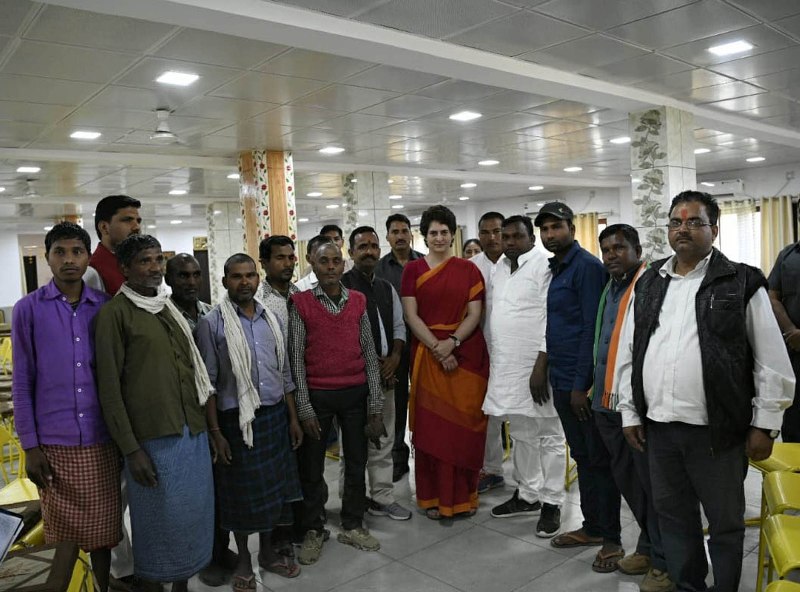Priyanka Gandhi Vadra meets people on way to Mirzapur