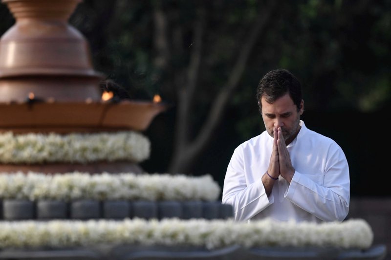 Rahul, Priyanka pay homage to Rajiv Gandhi