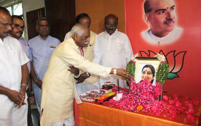 Politicians pay tribute to Sushma Swaraj 