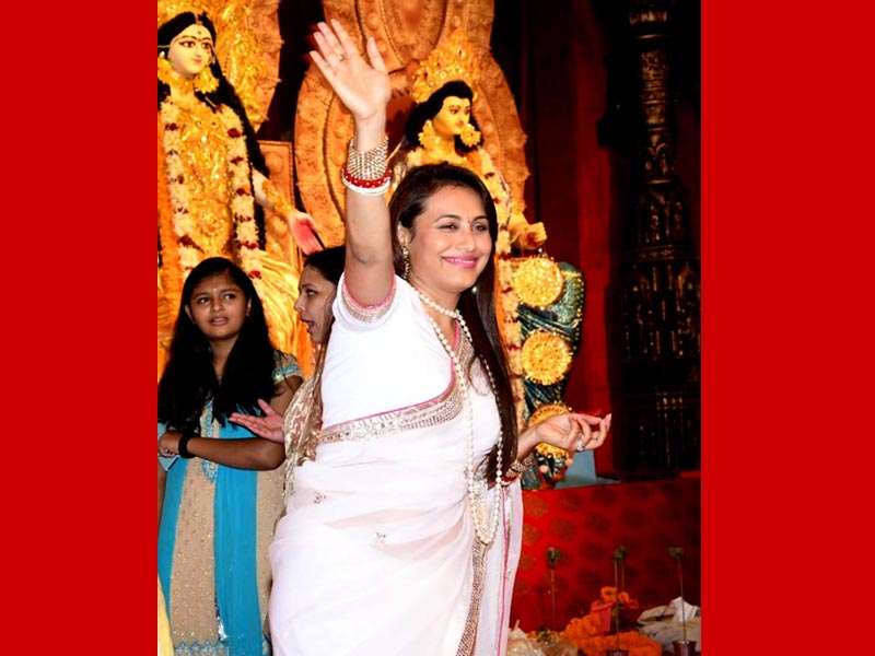 Actress Rani Mukerji visit NB Sarbojanin Durga Puja Pandal