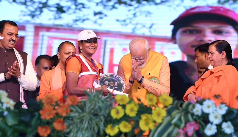 PM Modi distributes Swachh Kumbh Swachh Aabhaar awards