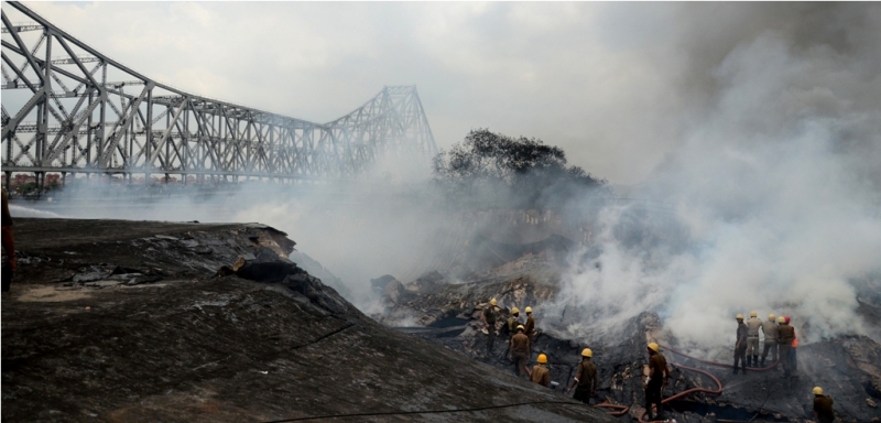 Fire breaks out in Kolkata godown adjacent to Howrah Bridge