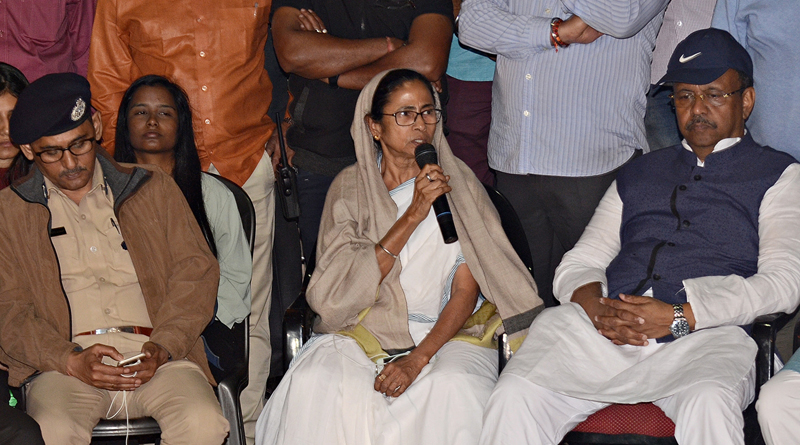 Mamata sits on dharna against CBI move to quiz Kolkata police chief