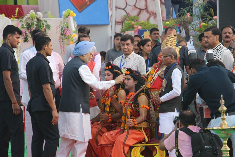 Sonia Gandhi, Prez Kovind attend Dussehra celebrations 