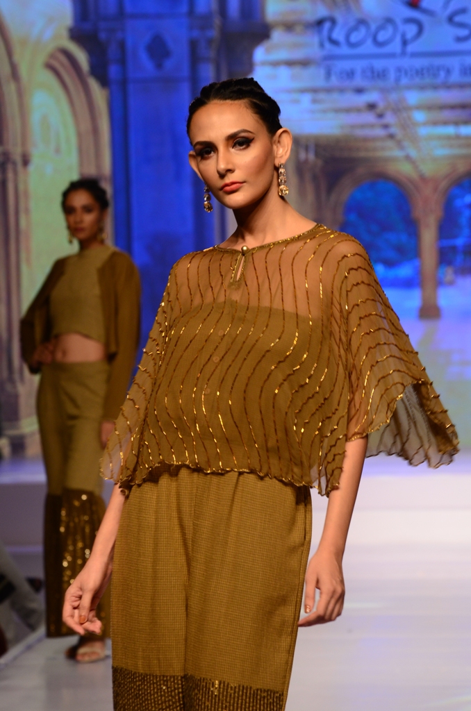 Vaani Kapoor walks the ramp at Kolkata Fashion Expo