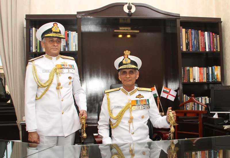 NEW DELHI, MAY 31 (UNI):- Outgoing Chief of the Naval Staff Admiral Sunil Lanba being seen off by Admiral Karambir Singh after the handing over taking over ceremony
