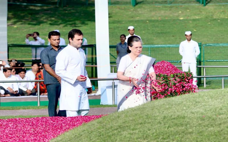 Sonia, Rahul pay tribute to Pt. Jawaharlal Nehru on his death anniversary 