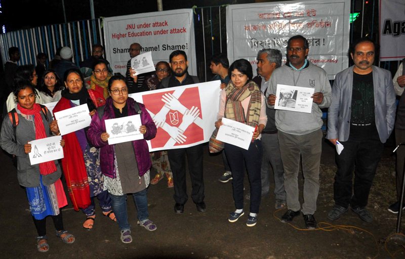 JNU violence: Former students under JNU Alumni protest in Kolkata