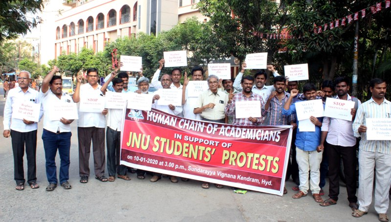 Academicians make human chain in support of JNU students' protests