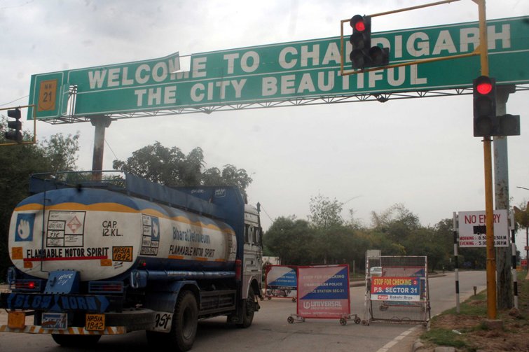 Sealing of Punjab-Chandigarh border after imposition of curfew over Coronavirus