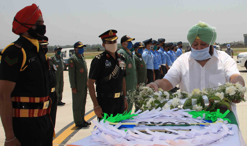 Punjab CM Capt Amarinder Singh pays floral tributes to Ladakh martyrs in Chandigarh