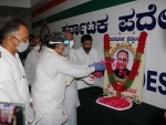 Former Karnataka CM Siddaramaiah pays tribute to Pranab Mukherjee