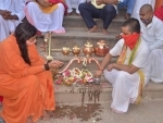 Sadhvi Ritambhara performing puja in UP's Mathura before leaving for Ayodhya