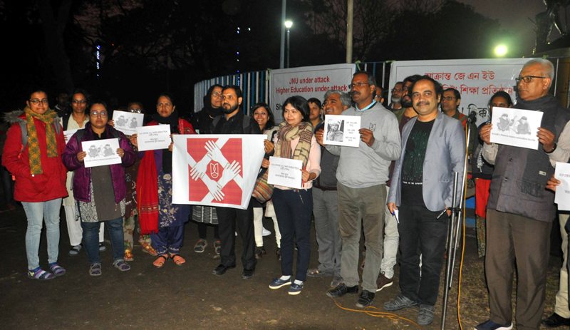JNU violence: Former students under JNU Alumni protest in Kolkata