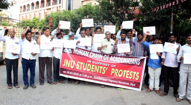 Academicians make human chain in support of JNU students' protests