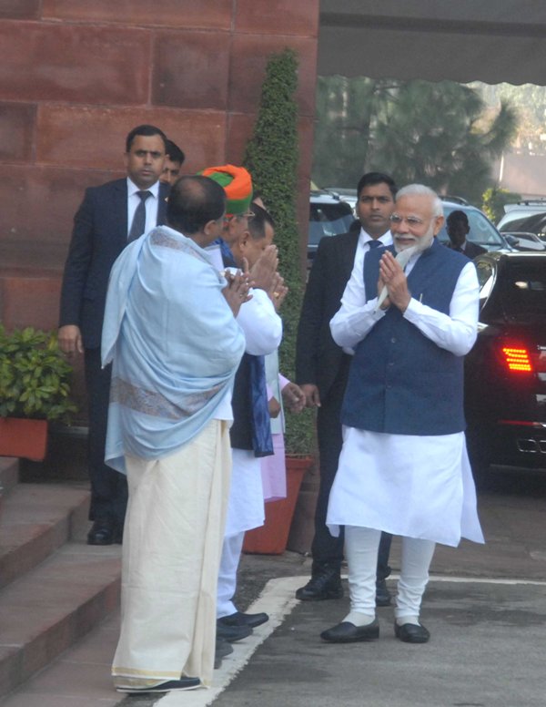 PM Modi welcomed in Parliament 