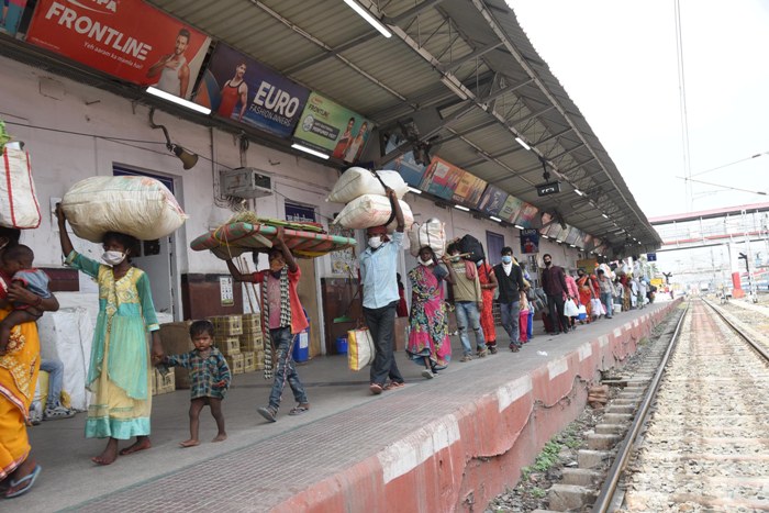 Migrants from Ghaziabad arrive at Danapur station by Shramik Special train