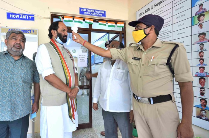 Telangana Congress President and MP Capt. Uttam taken into police custody