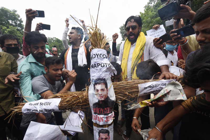 Sushant Singh Rajput's fans burn effigy of film industry in Patna