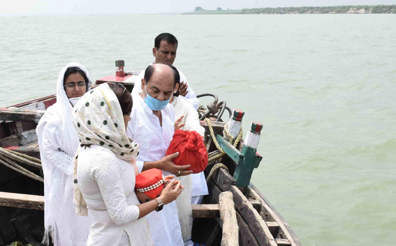 Sushant Singhâ€™s family immerses his ashes in Ganga in Patna