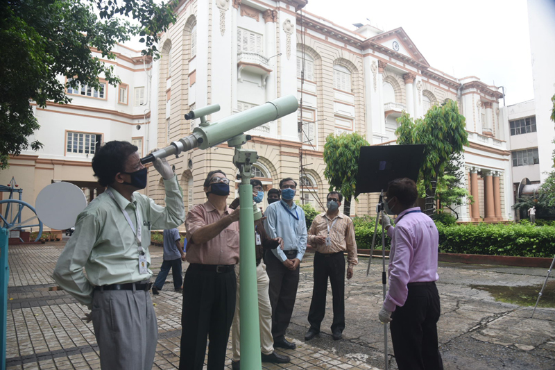 People in Kolkata assemble in BITM to watch solar eclipse