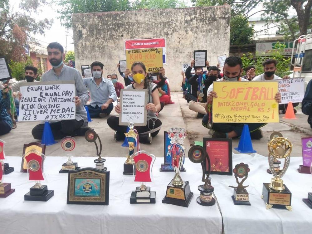 Unemployed players protest against government in Jammu