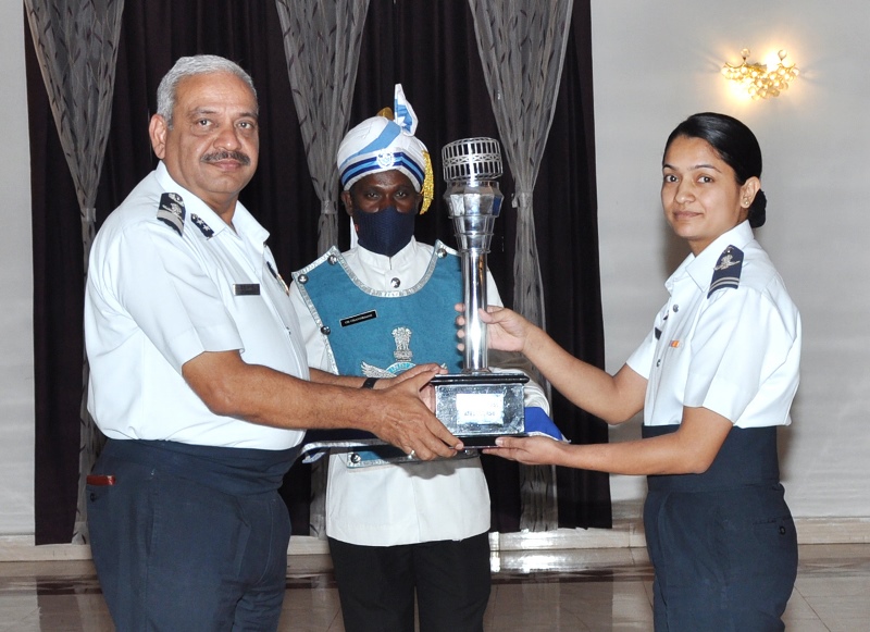 Air Vice Marshal DK Awasthi, Deputy Commandant and officers of ATCOTE with award winners at Air Force Academy in Hyderabad