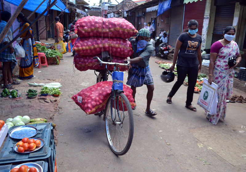 Thiruvananthapuram: Triple lockdown restrictions, Chalai market opens
