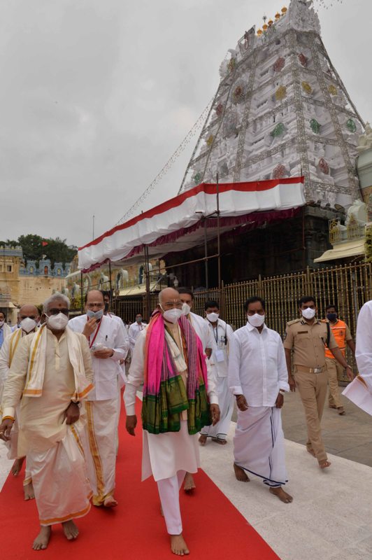 President Ram Nath Kovind prays at Sri Venkateswara Swamy Temple