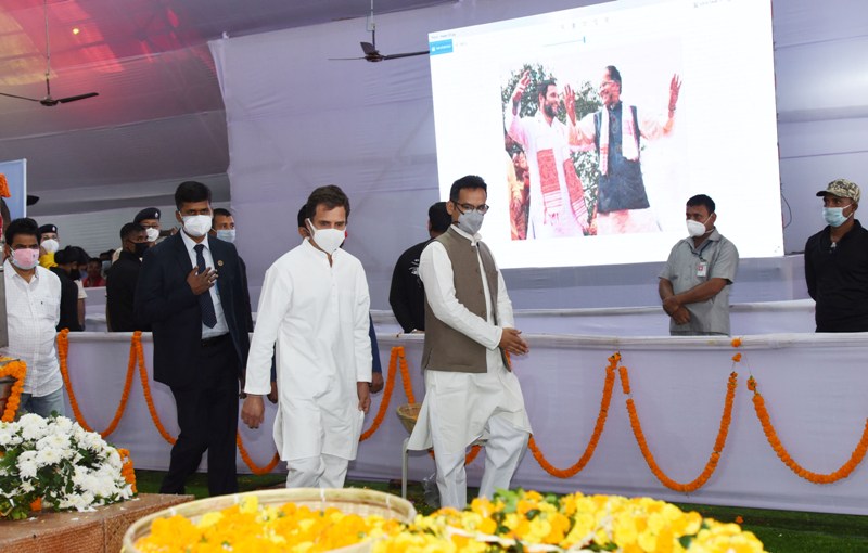 Rahul Gandhi pays homage to late Tarun Gogoi