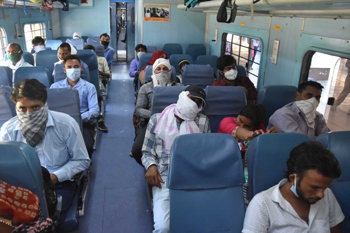 Passengers at a train in Mathura