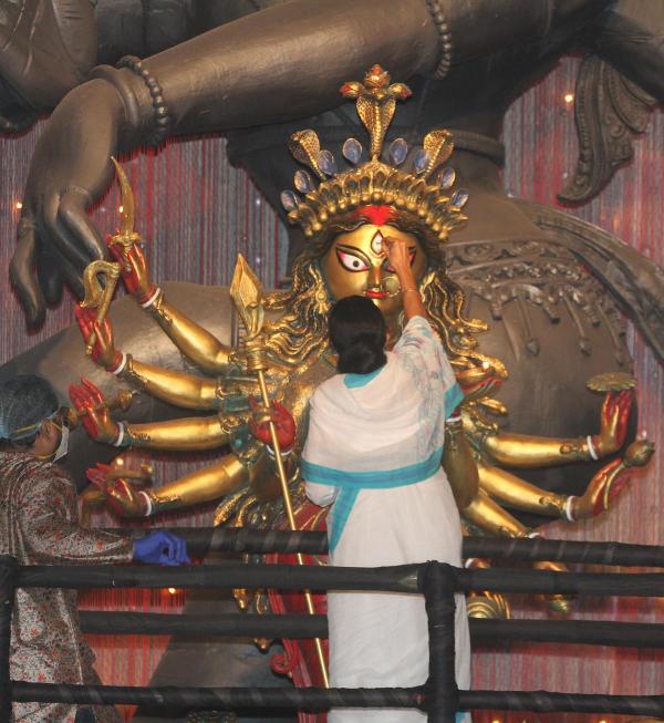 Mamata Banerjee performs Goddess Durga's 'Chokkhudaan' at Kolkata's Chetla Agrani Club