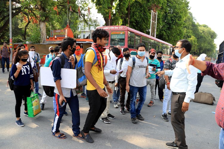 COVID-19: Stranded students return home in Prayagraj 