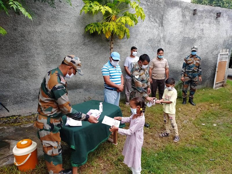 Jammu: Army distributing sanitizers and books among children
