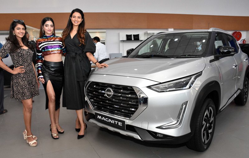 Shreya Rao Miss India-2018 2nd Runner Up with models and Sirajuddin Babukhan, Managing Director- Vibrant Nissan at the unveiling of Nissan Magnate