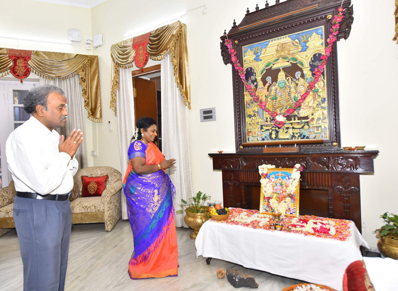 Telangana Governor Dr Tamilisai Soundararajan performing pooja to lord Shri Ram