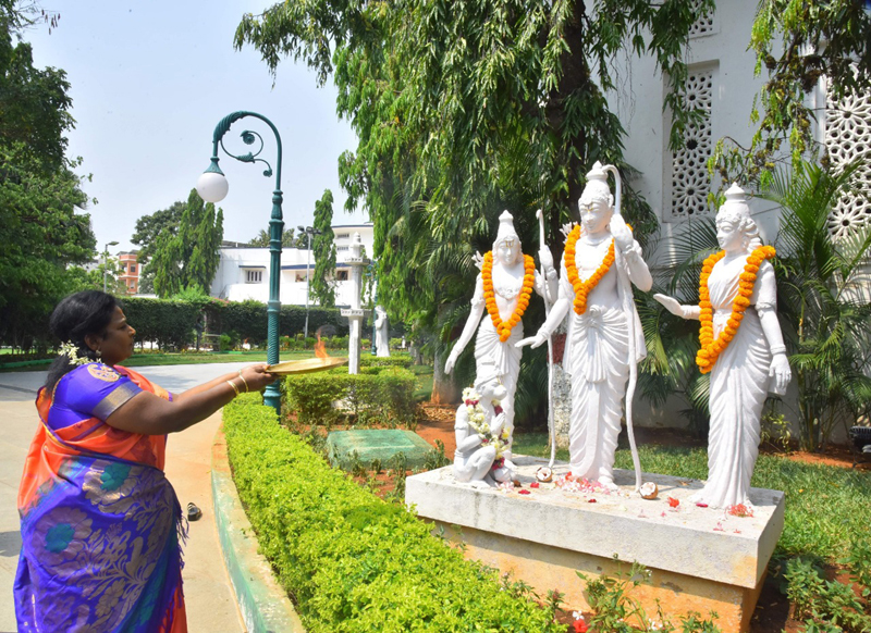 Telangana Governor Dr Tamilisai Soundararajan performing pooja to lord Shri Ram