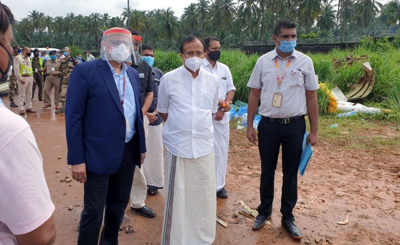 Union Minister of State for External Affairs V Muraleedharan inspecting Kozhikode air crash site