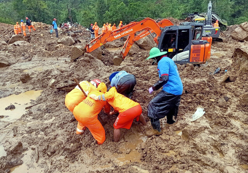 NDRF personnel continue rescue ops at Munnar's landslide site in Kerala