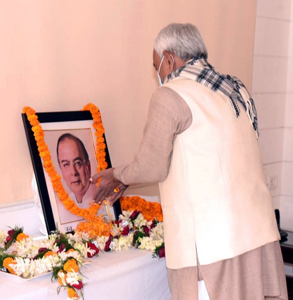 Nitish Kumar pays tribute to late Arun Jaitley on 68th birth anniversary