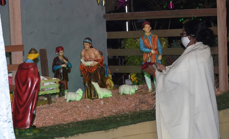 Mamata Banerjee inaugurates Christmas fair in Kolkata